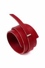 Load image into Gallery viewer, m.a+ croissant wrist band / A-F0K3/GR3,0 (CHILI RED)