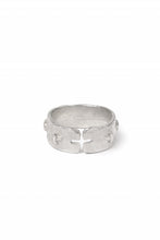 画像をギャラリービューアに読み込む, m.a+ silver stitched multiple cross ring / AG518/AG (SILVER)