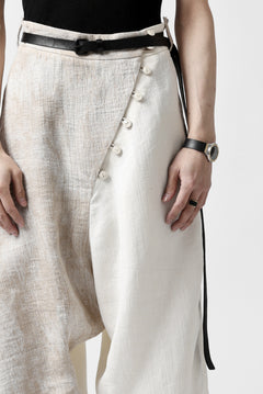 Load image into Gallery viewer, SOSNOVSKA ASYMMETRIC OVERWIDE PANTS (IVORY x BEIGE)