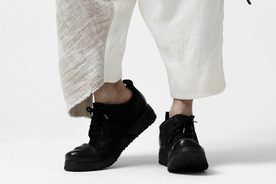 Load image into Gallery viewer, SOSNOVSKA ASYMMETRIC OVERWIDE PANTS (IVORY x BEIGE)