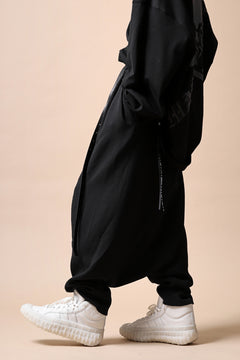 画像をギャラリービューアに読み込む, SOSNOVSKA exclusive KNEE ELLIPSED PANTS (BLACK)