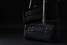 画像をギャラリービューアに読み込む, ierib onepiece clutch-bag / Rough Bull (BLACK)
