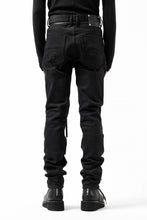 Load image into Gallery viewer, ISAMU KATAYAMA BACKLASH LEOPARD LEATHER KNEE PADS SLIM PANTS / "京都紋付 - 漆黒染" 13oz STRETCH DENIM (BLACK)