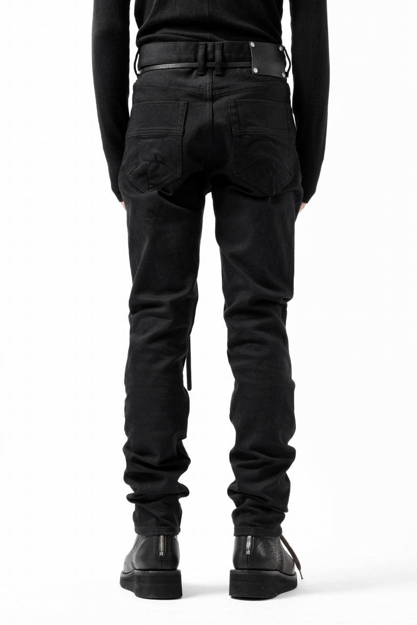 Load image into Gallery viewer, ISAMU KATAYAMA BACKLASH LEOPARD LEATHER KNEE PADS SLIM PANTS / "京都紋付 - 漆黒染" 13oz STRETCH DENIM (BLACK)
