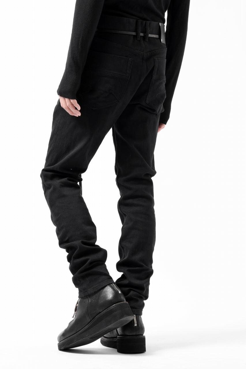 Load image into Gallery viewer, ISAMU KATAYAMA BACKLASH LEOPARD LEATHER KNEE PADS SLIM PANTS / "京都紋付 - 漆黒染" 13oz STRETCH DENIM (BLACK)