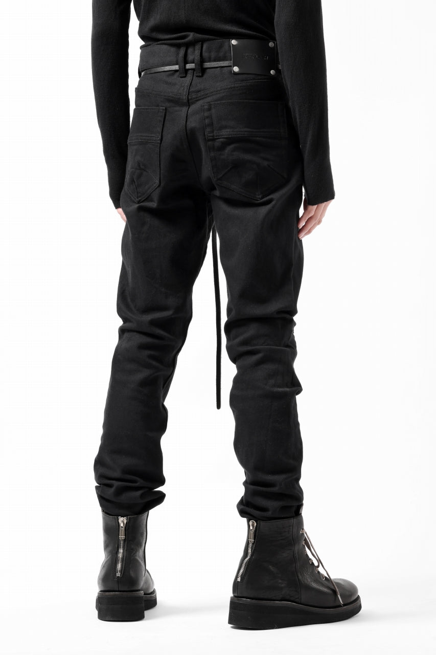 Load image into Gallery viewer, ISAMU KATAYAMA BACKLASH LEOPARD LEATHER KNEE PADS SLIM PANTS / "京都紋付 - 漆黒染" 13oz STRETCH DENIM (BLACK)