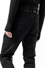 Load image into Gallery viewer, ISAMU KATAYAMA BACKLASH LEOPARD LEATHER KNEE PADS SLIM PANTS / "京都紋付 - 漆黒染" 13oz STRETCH DENIM (BLACK)