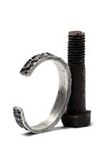 画像をギャラリービューアに読み込む, Holzpuppe Barnacles Eroded Basalt Rock Silver Bangle (BB-612)