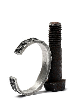 画像をギャラリービューアに読み込む, Holzpuppe Barnacles Eroded Basalt Rock Silver Bangle (BB-612)