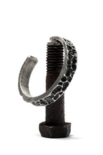画像をギャラリービューアに読み込む, Holzpuppe Barnacles Eroded Basalt Rock Silver Bangle (BB-612)