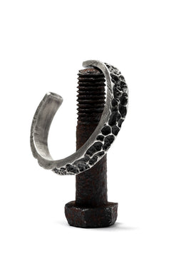 画像をギャラリービューアに読み込む, Holzpuppe Barnacles Eroded Basalt Rock Silver Bangle (BB-612)