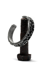 画像をギャラリービューアに読み込む, Holzpuppe Barnacles Eroded Basalt Rock Silver Bangle (BB-612)