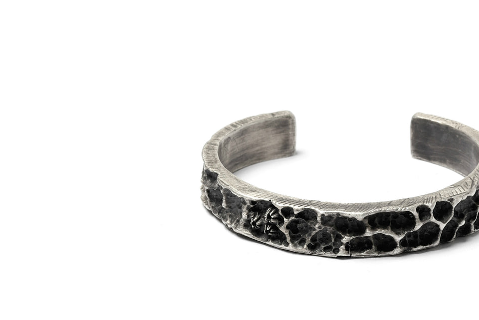画像をギャラリービューアに読み込む, Holzpuppe Barnacles Eroded Basalt Rock Silver Bangle (BB-612)
