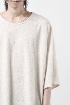 Load image into Gallery viewer, ISAMU KATAYAMA BACKLASH RANDOM PILE FABRIC SHORT SLEEVE CUT & SEWN (BEIGE)