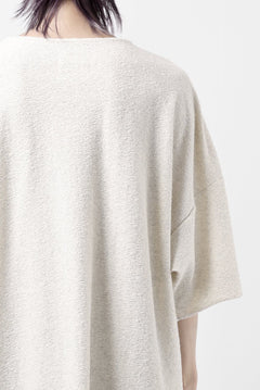 Load image into Gallery viewer, ISAMU KATAYAMA BACKLASH RANDOM PILE FABRIC SHORT SLEEVE CUT & SEWN (BEIGE)