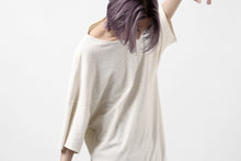 Load image into Gallery viewer, ISAMU KATAYAMA BACKLASH RANDOM PILE FABRIC SHORT SLEEVE CUT & SEWN (BEIGE)