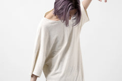 Load image into Gallery viewer, ISAMU KATAYAMA BACKLASH RANDOM PILE FABRIC SHORT SLEEVE CUT & SEWN (BEIGE)