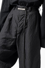画像をギャラリービューアに読み込む, KLASICA GOSSE TWO TUCKED TROUSERS / SUMMER CHAMBRAY WOOL-LINEN (SHADOW)