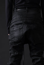 画像をギャラリービューアに読み込む, masnada BAGGY JEANS / REPURPOSED STRETCH (BLACK HAND SMEARED RESIN)