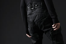 画像をギャラリービューアに読み込む, masnada SLIM JEANS / REPURPOSED STRETCH (BLACK HAND SMEARED RESIN)