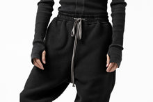 画像をギャラリービューアに読み込む, A.F ARTEFACT "FLUFFY" EMBROIDERED TRACK PANTS / BomberFLEECE (BLACK)