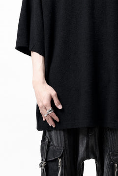 Load image into Gallery viewer, ISAMU KATAYAMA BACKLASH RANDOM PILE FABRIC SHORT SLEEVE CUT & SEWN (BLACK)