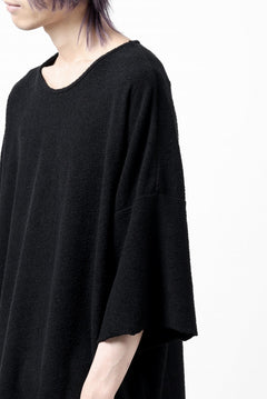 Load image into Gallery viewer, ISAMU KATAYAMA BACKLASH RANDOM PILE FABRIC SHORT SLEEVE CUT & SEWN (BLACK)