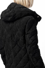 画像をギャラリービューアに読み込む, ISAMU KATAYAMA BACKLASH HOODED DOWN JACKET / KANGAROO REVERSE + POLISH WHITE GOOSE (BLACK)