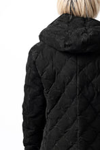 画像をギャラリービューアに読み込む, ISAMU KATAYAMA BACKLASH HOODED DOWN JACKET / KANGAROO REVERSE + POLISH WHITE GOOSE (BLACK)
