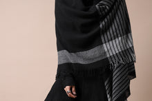 画像をギャラリービューアに読み込む, forme d'expression Mambo Graphic Plaid Stole (Mono)