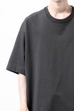 Load image into Gallery viewer, CAPERTICA OVERSIZED H/S TEE / SUVIN COTTON COMPACT JERSEY (CHARCOAL)