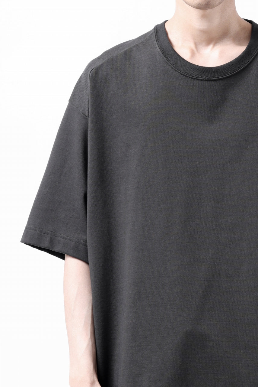 Load image into Gallery viewer, CAPERTICA OVERSIZED H/S TEE / SUVIN COTTON COMPACT JERSEY (CHARCOAL)