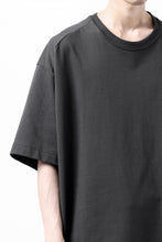 Load image into Gallery viewer, CAPERTICA OVERSIZED H/S TEE / SUVIN COTTON COMPACT JERSEY (CHARCOAL)