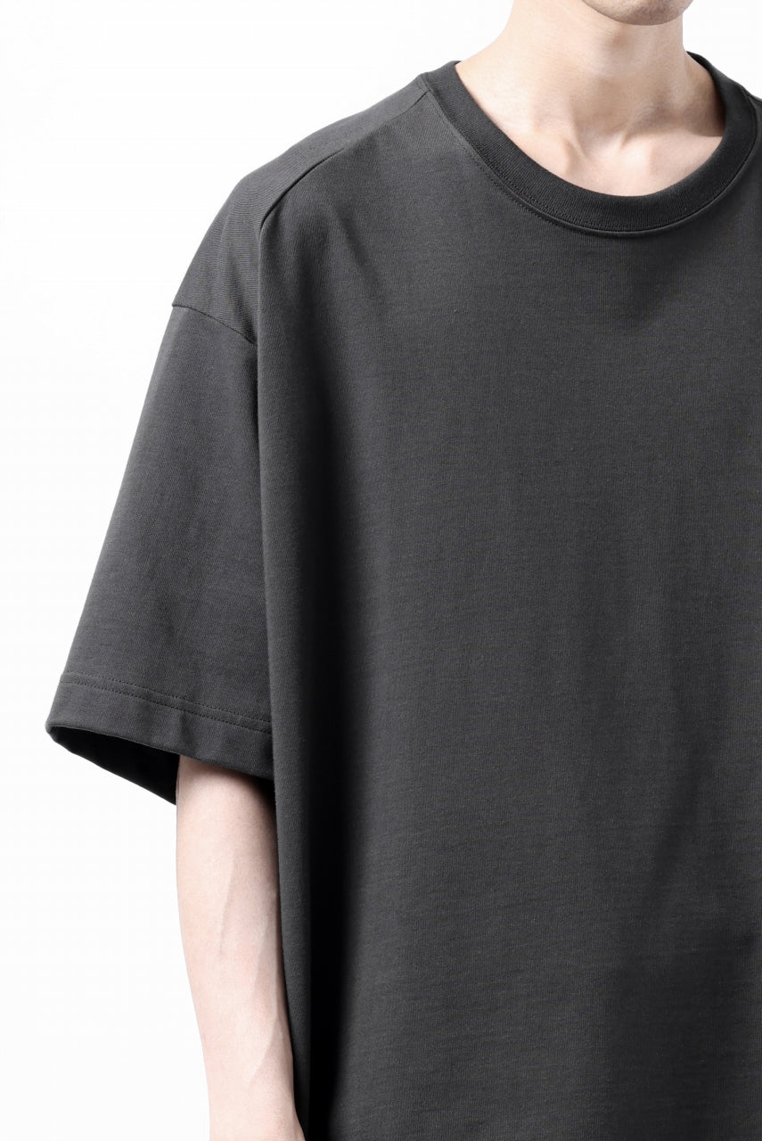Load image into Gallery viewer, CAPERTICA OVERSIZED H/S TEE / SUVIN COTTON COMPACT JERSEY (CHARCOAL)
