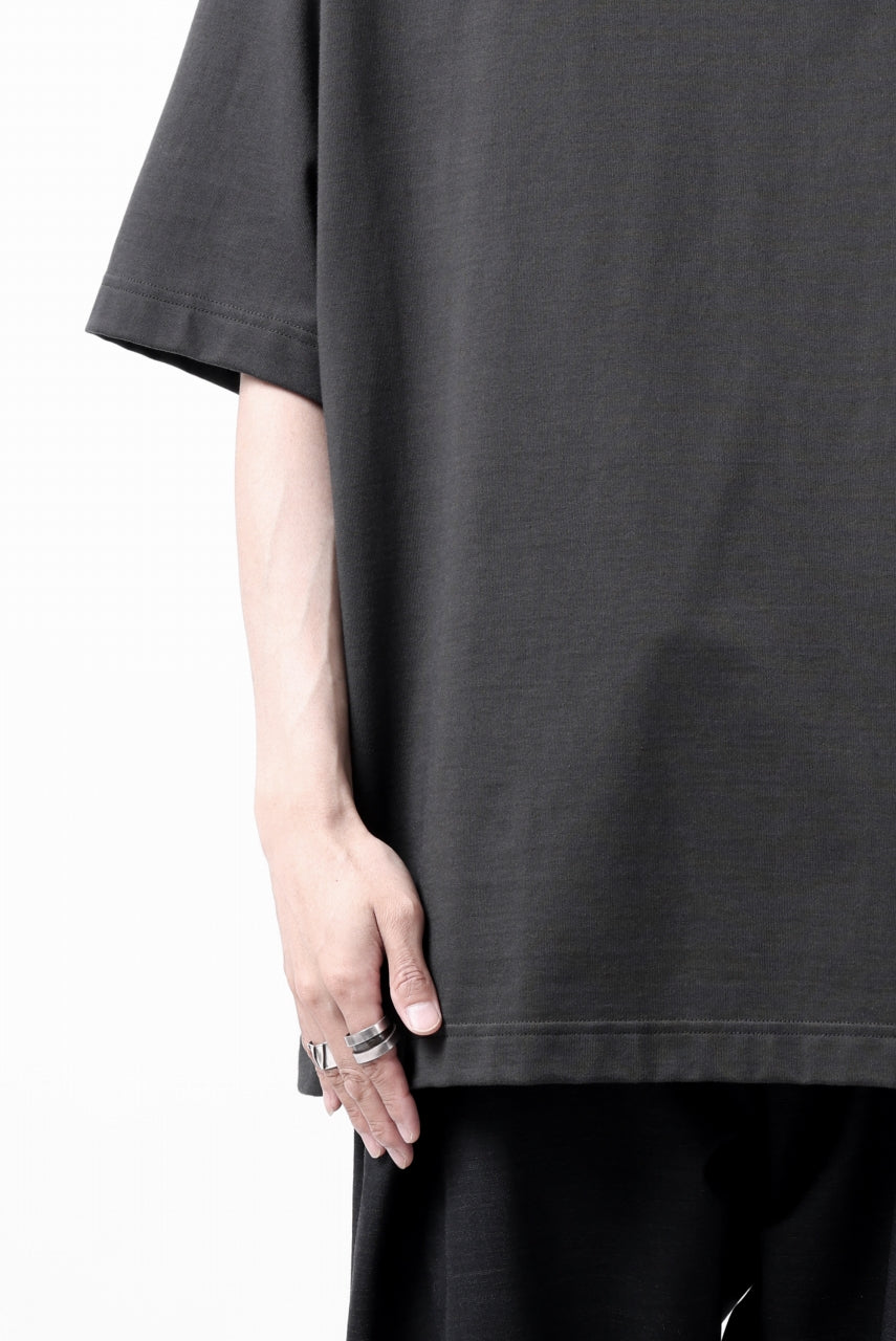 Load image into Gallery viewer, CAPERTICA OVERSIZED H/S TEE / SUVIN COTTON COMPACT JERSEY (CHARCOAL)
