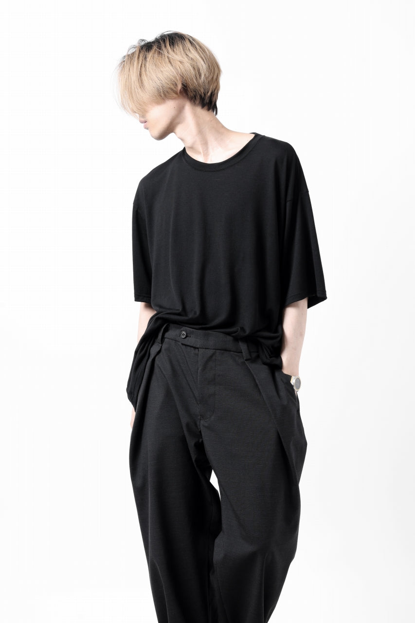 Load image into Gallery viewer, CAPERTICA OVERSIZED H/S TEE / SUPER 120s WASHABLE WOOL JERSEY (BLACK)