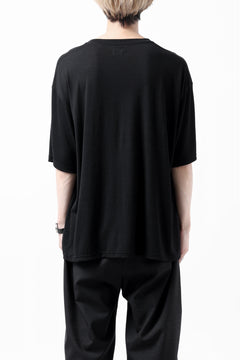 Load image into Gallery viewer, CAPERTICA OVERSIZED H/S TEE / SUPER 120s WASHABLE WOOL JERSEY (BLACK)