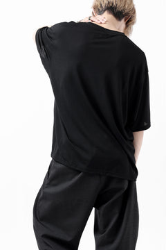 Load image into Gallery viewer, CAPERTICA OVERSIZED H/S TEE / SUPER 120s WASHABLE WOOL JERSEY (BLACK)