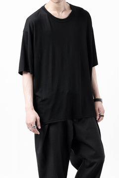 Load image into Gallery viewer, CAPERTICA OVERSIZED H/S TEE / SUPER 120s WASHABLE WOOL JERSEY (BLACK)