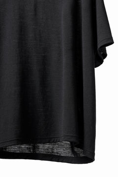 Load image into Gallery viewer, CAPERTICA OVERSIZED H/S TEE / SUPER 120s WASHABLE WOOL JERSEY (BLACK)