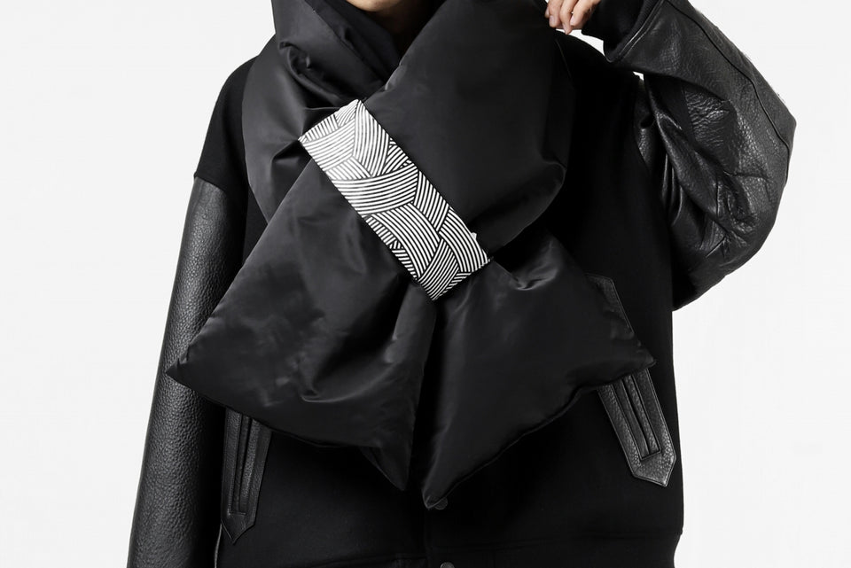 画像をギャラリービューアに読み込む, FACETASM x JIM LAMBIE LONG DOWN MUFFLER (BLACK)