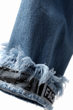 Load image into Gallery viewer, FACETASM CROPPED PRINT DENIM PANTS (INDIGO)