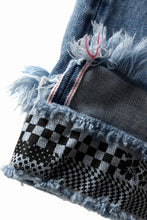 Load image into Gallery viewer, FACETASM CROPPED PRINT DENIM PANTS (INDIGO)