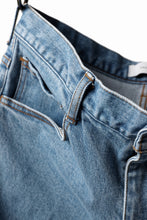 Load image into Gallery viewer, FACETASM CROPPED PRINT DENIM PANTS (INDIGO)