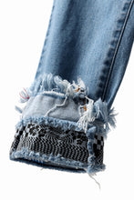 Load image into Gallery viewer, FACETASM CROPPED PRINT DENIM PANTS (INDIGO)