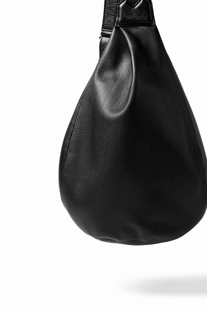 画像をギャラリービューアに読み込む, discord Yohji Yamamoto TUCK ONE SHOULDER BAG / NATURAL SHRINK CALF LEATHER (BLACK)