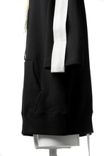 Load image into Gallery viewer, DEFORMATER.® LOGO TAPE HOODIE / LIGHT OZ COTTON (BLACK x WHITE)