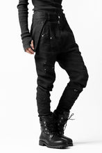 Load image into Gallery viewer, DEFORMATER.® "SPLASH" SLIM FIT JEANS WITH FLAP DETAIL / VERTICAL DENIM (BLACK OVER DYED)