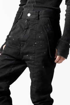 画像をギャラリービューアに読み込む, DEFORMATER.® &quot;SPLASH&quot; SLIM FIT JEANS WITH FLAP DETAIL / VERTICAL DENIM (BLACK OVER DYED)