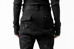 画像をギャラリービューアに読み込む, DEFORMATER.® &quot;SPLASH&quot; SLIM FIT JEANS WITH FLAP DETAIL / VERTICAL DENIM (BLACK OVER DYED)